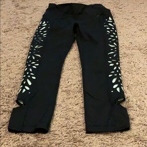 Sold**Carrie Underwood Crop Legging